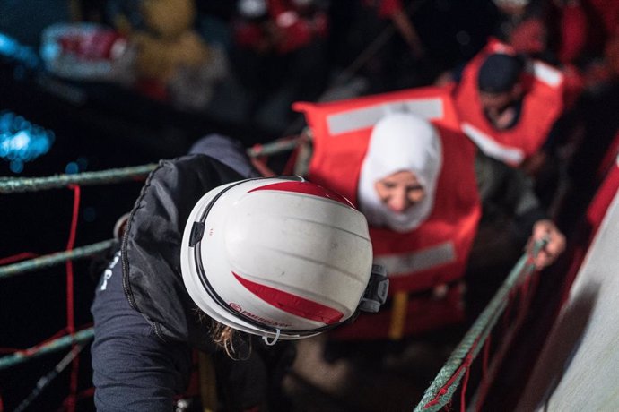 Archivo - Mediterranean: Mediterranean - PHOTO FROM: Life Support, the EMERGENCY ship, DURING THE NIGHT LIFE SUPPORT RESCUED ANOTHER 101 SHIPWRECKED, 88 PEOPLE WERE TRANSHIPPED OFF LAMPEDUSA IN AGREEMENT WITH THE ITALIAN AUTHORITIES -