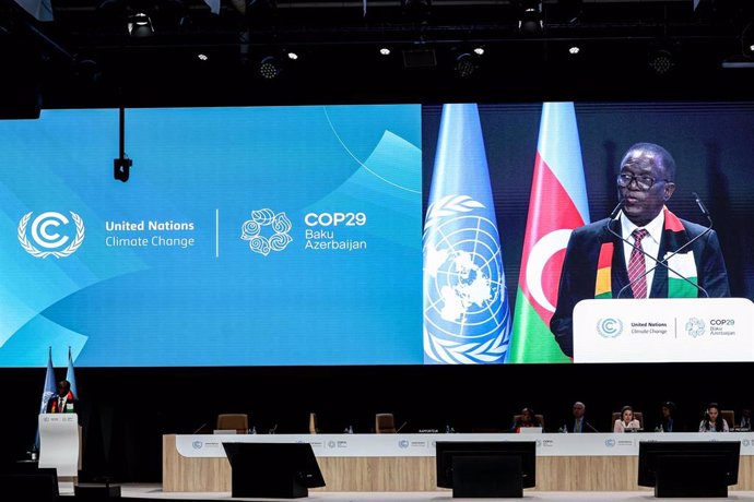 Archivo - November 12, 2024, Baku, Azerbaijan, Azerbaijan: EMMERSON DAMBUDZO MNANGAGWA, President of Zimbabwe, speaks at The World Leaders Climate Action Summit of COP29.