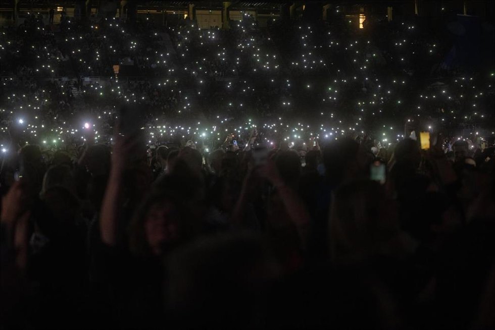 Archivo - Miles de personas durante el concierto Barcelona amb Valncia, en el Palau Sant Jordi, a 29 de noviembre de 2024, en Barcelona