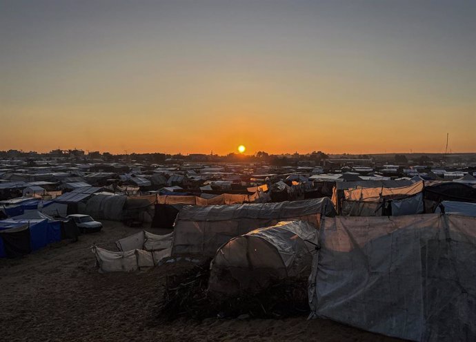 Una vista de un campamento de desplazados en la Franja de Gaza