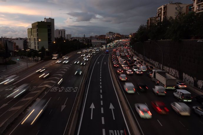 Tràfic d'entrada a la ciutat de Barcelona per l'avinguda Meridiana aquest desembre