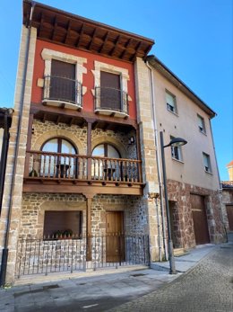 Archivo - Casa rural en Arenas de Cabrales, municipio asturiano de los Picos de Europa.