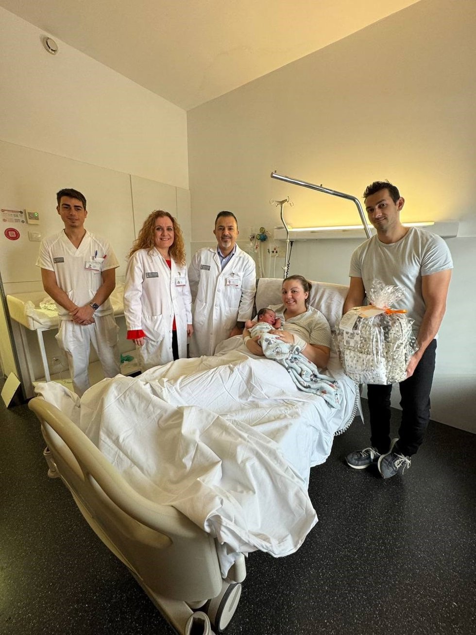Adrián, el primer bebé de 2025 en la Comunitat Valenciana, nace en el Hospital de Dénia