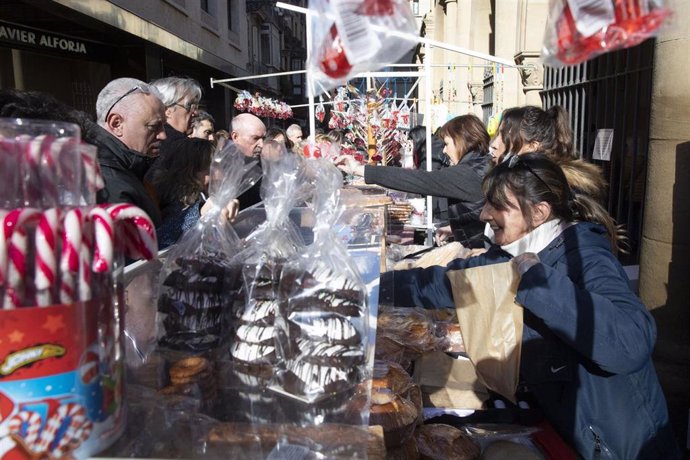 Archivo - Mercadillo de San Blas en Pamplona.