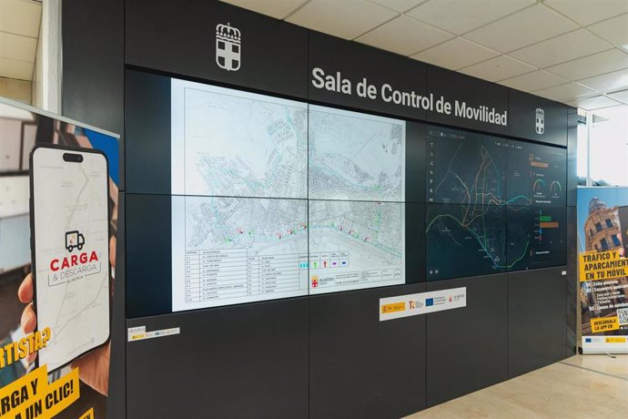 Sala de control de movilidad en Almería.