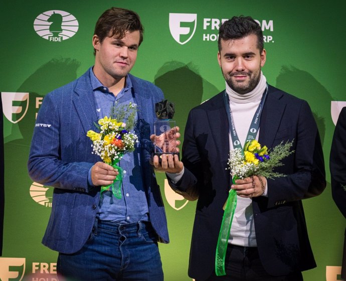 Carlsen comparte el Mundial de ajedrez con Nepomniachtchi