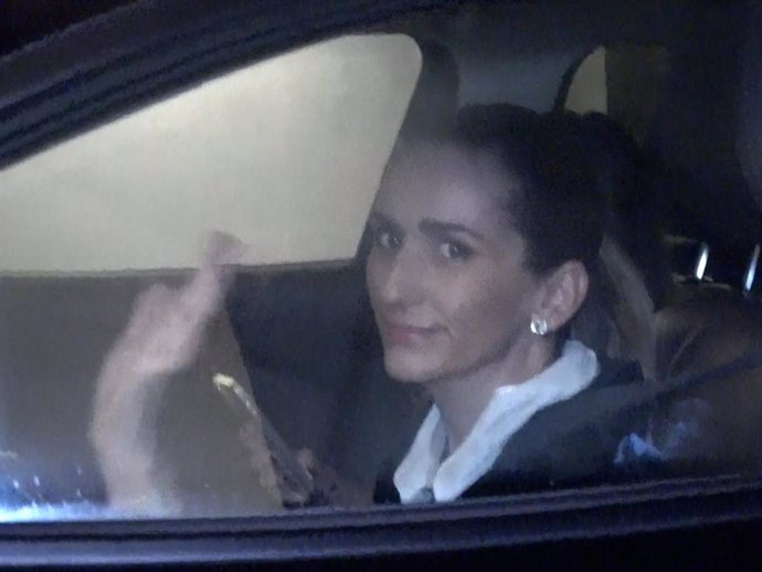 Alejandra Martos a su llegada a casa de sus padres.