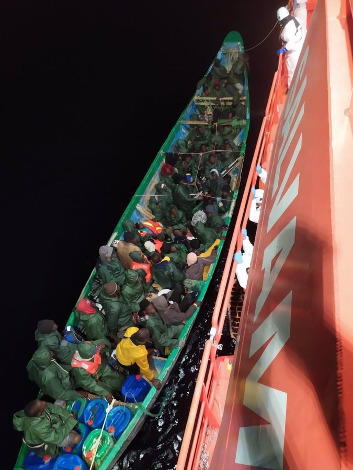 Salvamento Marítimo intercepta un cayuco con 60 migrantes a trece millas de Gran Canaria