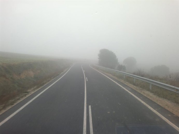 Archivo - Arxiu - Boira en la carretera.