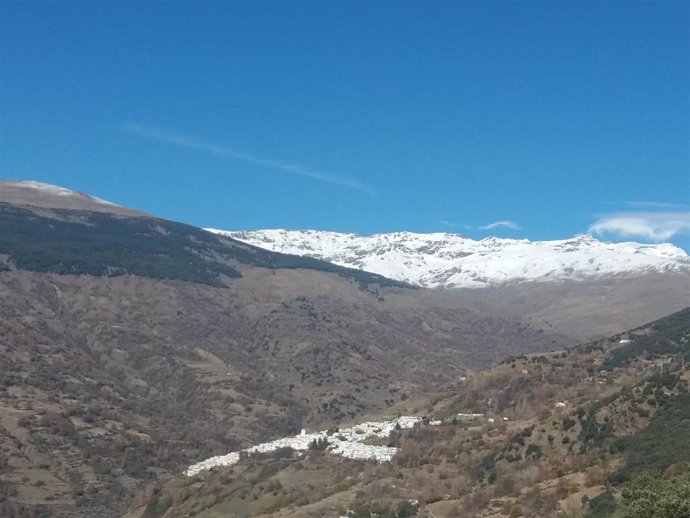 Archivo - Sierra Nevada desde la Alpujarra de Granada, en imagen de archivo