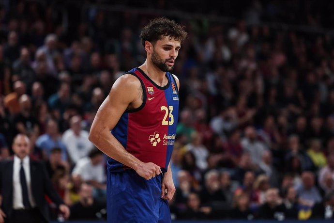 Archivo - Raul Neto of FC Barcelona looks on during the Turkish Airlines Euroleague, match played between FC Barcelona and Real Madrid at Palau Blaugrana on November 28, 2024 in Barcelona, Spain.