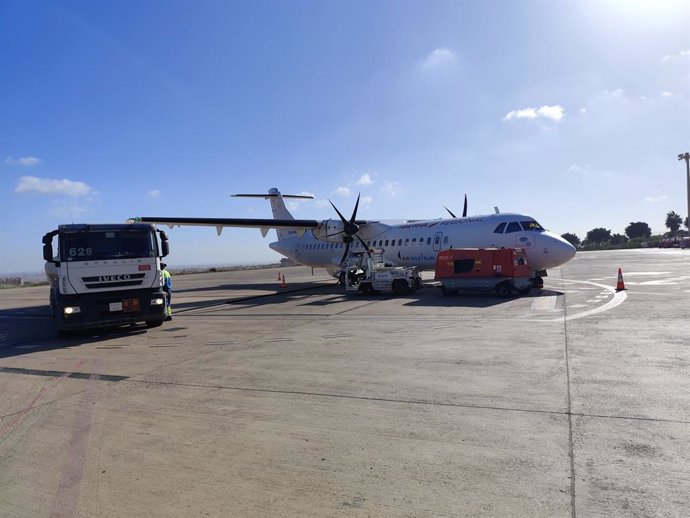 Moeve y Air Nostrum, pioneros en el uso de combustible sostenible (SAF) en el aeropuerto de Melilla