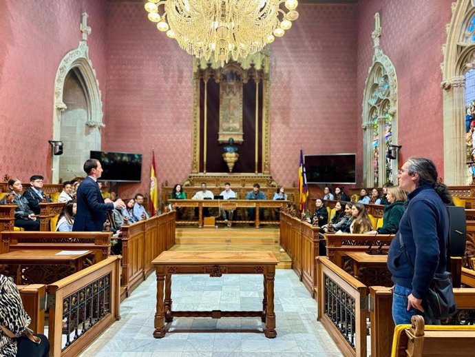 El presidente insular, Llorenç Galmés, durante una visita escolar.