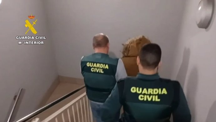 Detenido por la Guardia Civil por agredir y robar a una mujer en Noreña