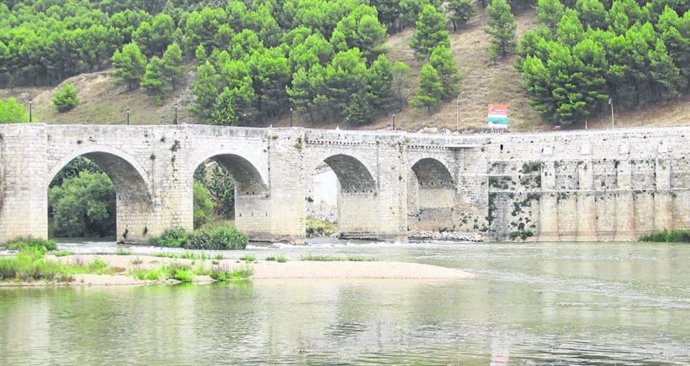 Archivo - El puente de Cabezón de Pisuerga.