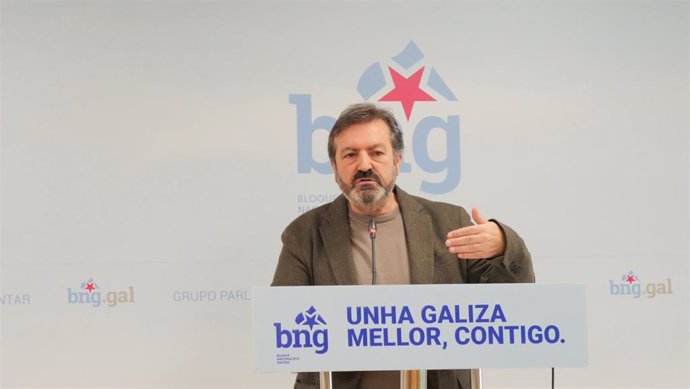 O viceportavoz parlamentario do BNG Luís Bará en rolda de prensa.