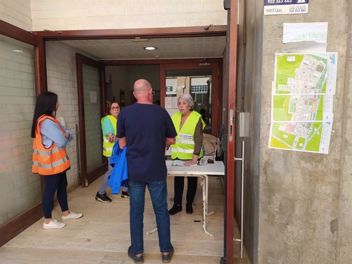 Archivo - Imagen de una de las oficinas habilitadas por el Ayuntamiento de València en la pedanías de la ciudad afectadas por la DANA.