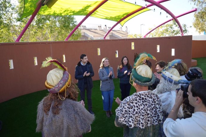 La consejera de Política Social, Familias e Igualdad, Conchita Ruiz, durante su visita al centro para personas con discapacidad de Churra.