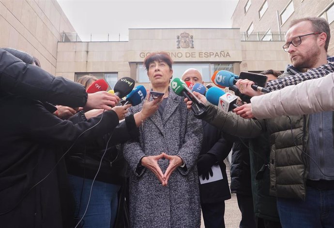 La ministra de Igualdad, Ana Redondo, ofrece declaraciones a los medios durante un minuto de silencio en repulsa por el último asesinato por violencia de género, en la Delegación de Gobierno de Castilla y León, a 2 de enero de 2024, en Valladolid.