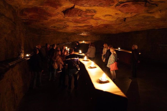 Archivo - La Neocueva iluminada con la luz original de Altamira