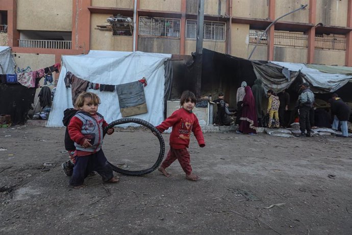 Dos niños palestinos en Deir al Balá, en la Franja de Gaza