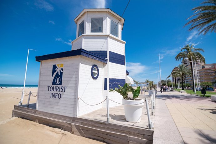 Archivo - Tourist Info en la Playa de Gandia