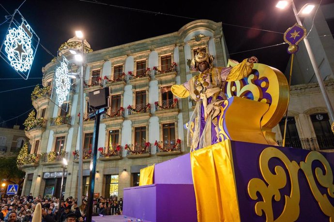 Cabalgata de los Reyes Magos en Almería en 2024.