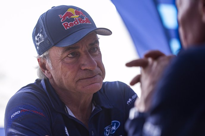 SAINZ Carlos (spa), Ford, Ford M-Sport, FIA W2RC, Ultimate, portrait during the Administrative and technical Scrutineering of the Dakar 2025 from January 1 to 2, 2025 in Start Camp - Bisha, Saudi Arabia - Photo Julien Delfosse / DPPI