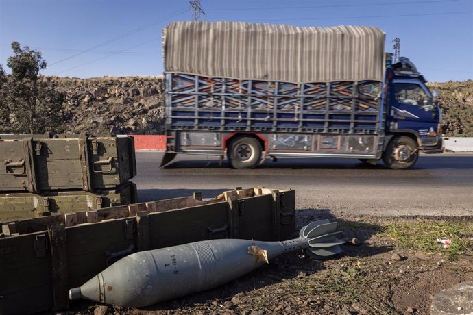 Imagen de archivo de armamento ruso abandonado en una carretera entre Latakia y Damasco