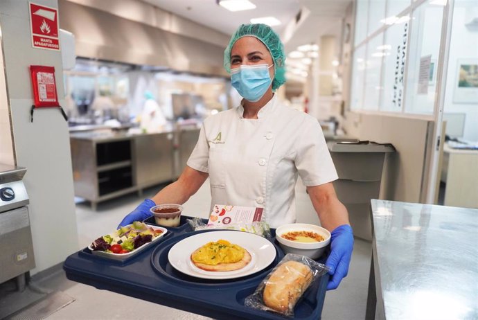 Profesionales del Servicio de Alimentación del Hospital Virgen Macarena (Sevilla).