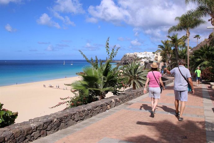 Archivo - Paseo marítimo en Morro Jable