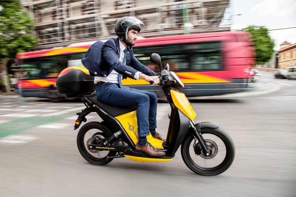 Archivo - Imagen de archivo de una moto de alquiler 