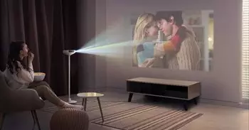 LG presenta un proyector 4K de tiro ultracorto y un modelo '3 en 1' para el hogar