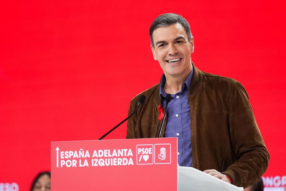 Archivo - El Presidente del Gobierno, Pedro Sánchez, durante la clausura del 41 Congreso Federal del PSOE en el Palacio de Congresos y Exposiciones. A 1 de diciembre de 2024, en Sevilla, Andalucía (España). 