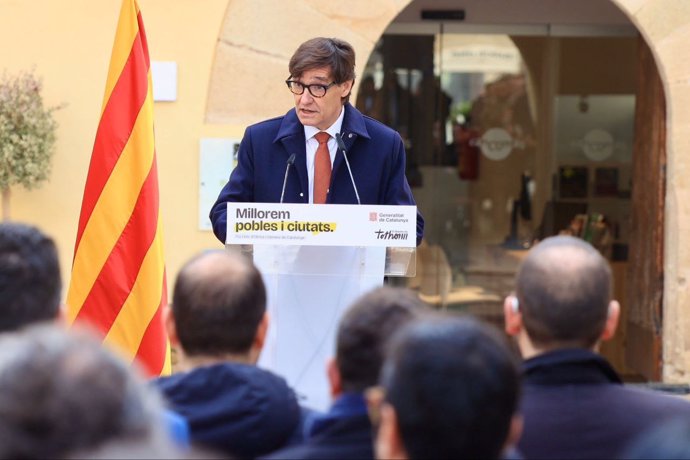 El presidente de la Generalitat, Salvador Illa,  presenta el Puosc en Pineda de Mar (Barcelona)