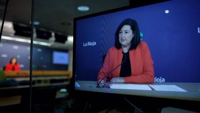 La directora general de Empleo, Cristina Salinas, informa de los datos relativos al mercado de trabajo durante el mes de diciembre en La Rioja