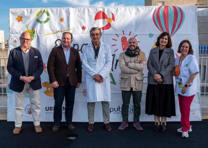 Visita a las obras del Pario del Amor en el Hospital Juan Ramón Jiménez de Huelva.