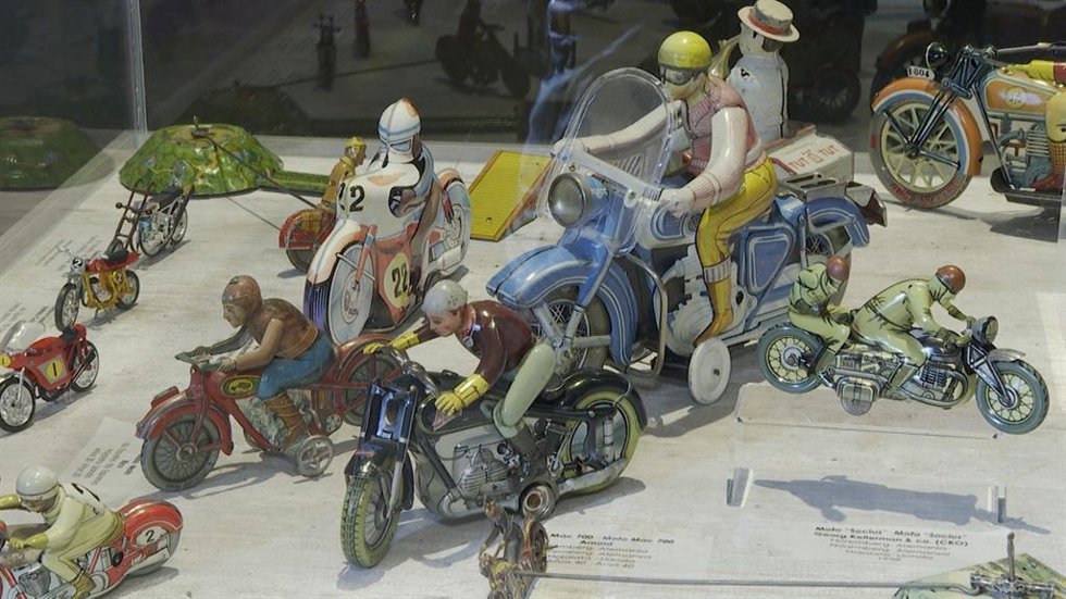 Imagen de algunos de los juguetes de hojalata expuestos en el Museo del Juguete de Ibi (Alicante)