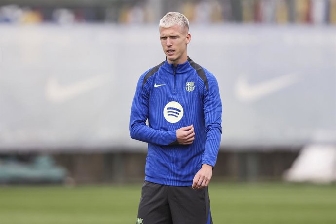 Archivo - Dani Olmo during the training day of FC Barcelona ahead UEFA Champions League, football match against Stade Brestois 29 at Ciudad Esportiva Joan Gamper on November 25, 2024 in Sant Joan Despi, Barcelona, Spain.