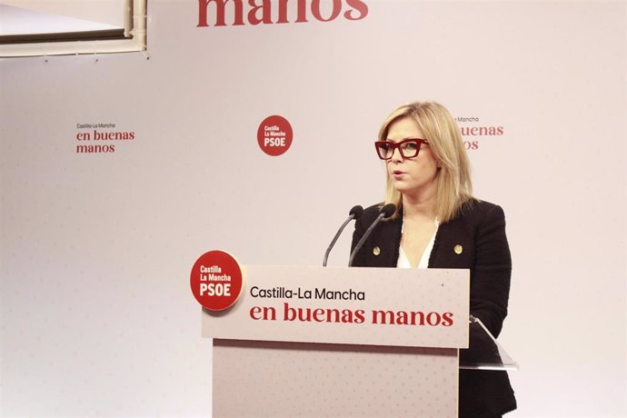 La portavoz del grupo socialista en las Cortes regionales, Ana Isabel Abengózar