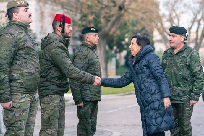 La ministra de Defensa, Margarita Robles, ha mantenido un encuentro con los 131 militares españoles y los ucranianos a los que están formando, en el Toledo Training Coordination Center (TTCC).