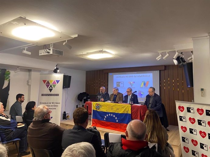 Asociaciones de Derechos Humanos y exiliados venezolanos denuncian al Gobierno de Nicolás Maduro por cometer delitos de odio. En Madrid, a 3 de enero de 2025.