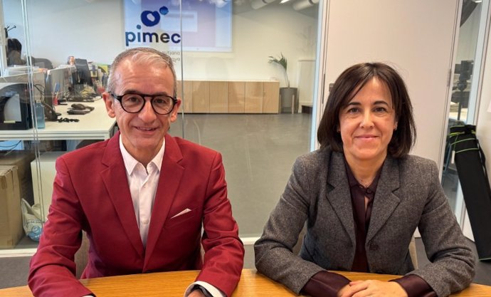 El secretario general de Pimec, Josep Ginesta, y la directora del Área de Trabajo, Sílvia Miró