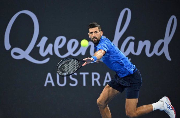 03 January 2025, Australia, Brisbane: Serbian tennis player Novak Djokovic hits a forehand return to USA's Reilly Opelka during their men's singles quarterfinal tennis match at the Brisbane International tennis tournament. Photo: Darren England/AAP/dpa