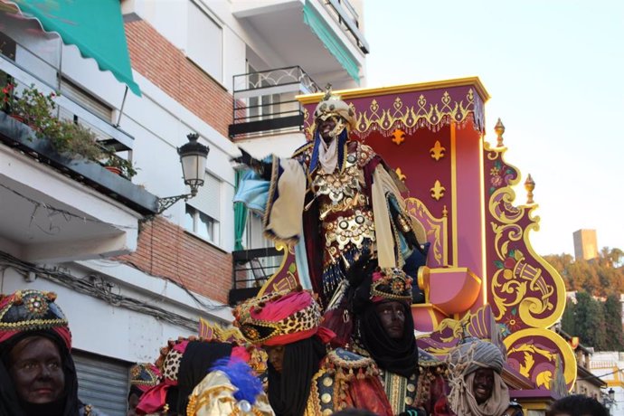 Archivo - Imagen de archivo de la cabalgata de Reyes Magos en Vélez-Málaga.