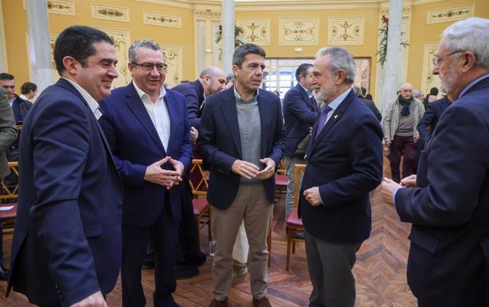 Mazón destaca el apoyo de la Generalitat a la conexión ferroviaria Alcoi-Alicante: "Es una reivindicación legítima".