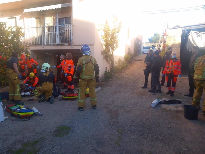 Efectivos antiincendios en el lugar del siniestro.