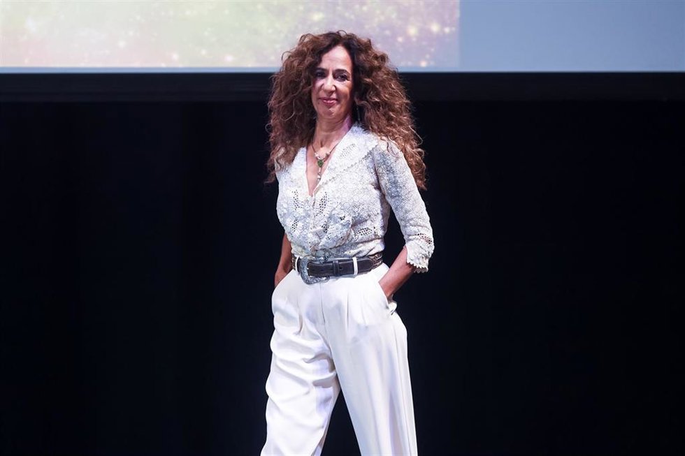 Archivo - La cantante Rosario Flores posa durante una rueda de prensa para presentar su último álbum Universo de ley. 