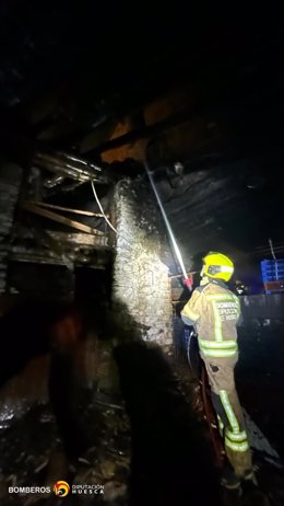 El fuego ha afectado a unos pallets de plástico de la fábrica de quesos.