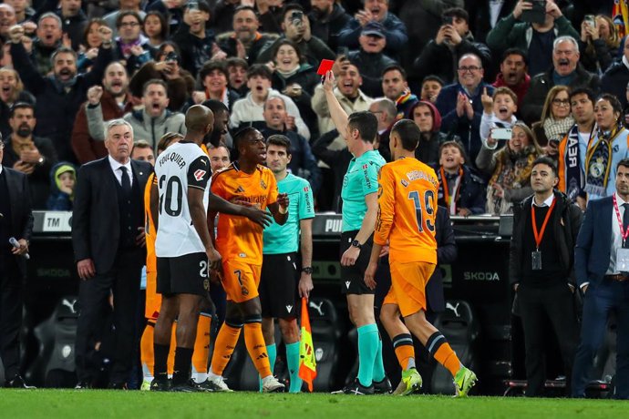 Vinícius Junior, Valencia CF - Real Madrid